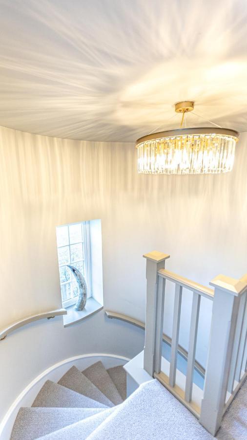 Wisteria View With Hottub & Cabin Sleeps 20 Chippenham  Buitenkant foto