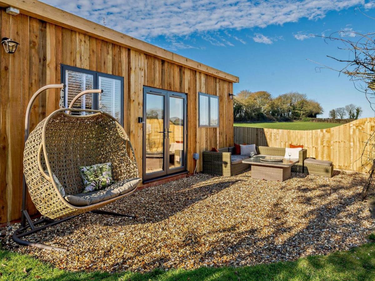 Wisteria View With Hottub & Cabin Sleeps 20 Chippenham  Buitenkant foto