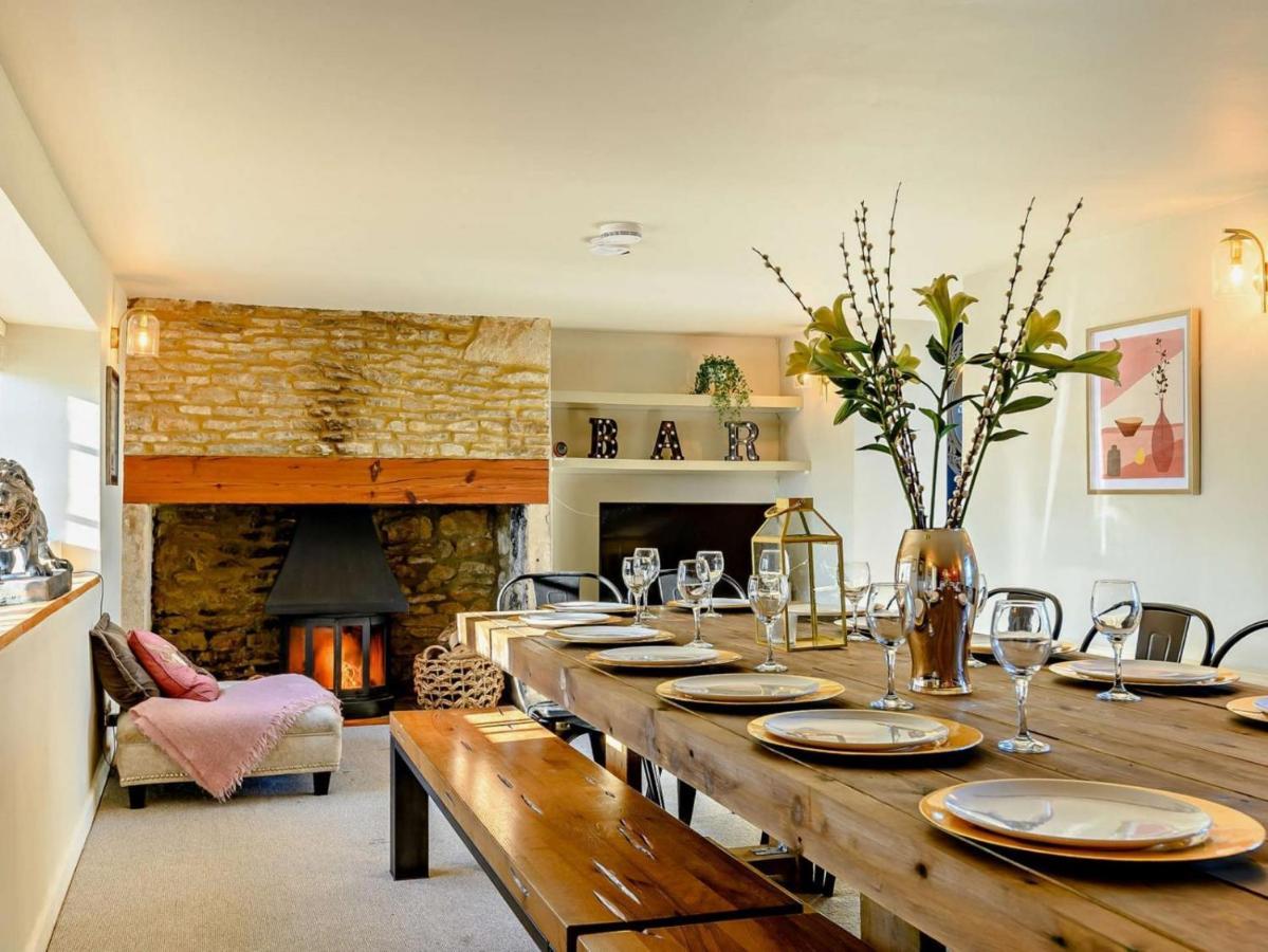 Wisteria View With Hottub & Cabin Sleeps 20 Chippenham  Buitenkant foto