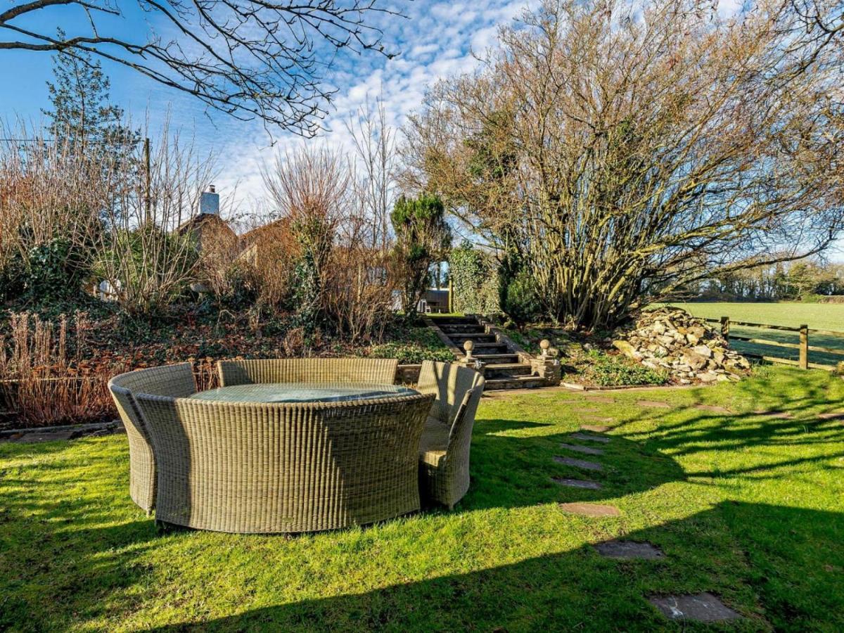 Wisteria View With Hottub & Cabin Sleeps 20 Chippenham  Buitenkant foto